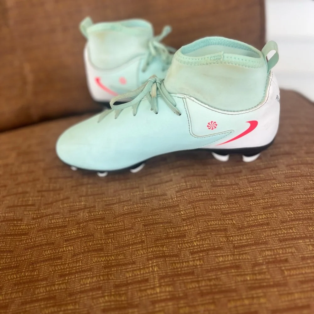 Nike Kids Mint Green Soccer Cleats with Pink Swoosh